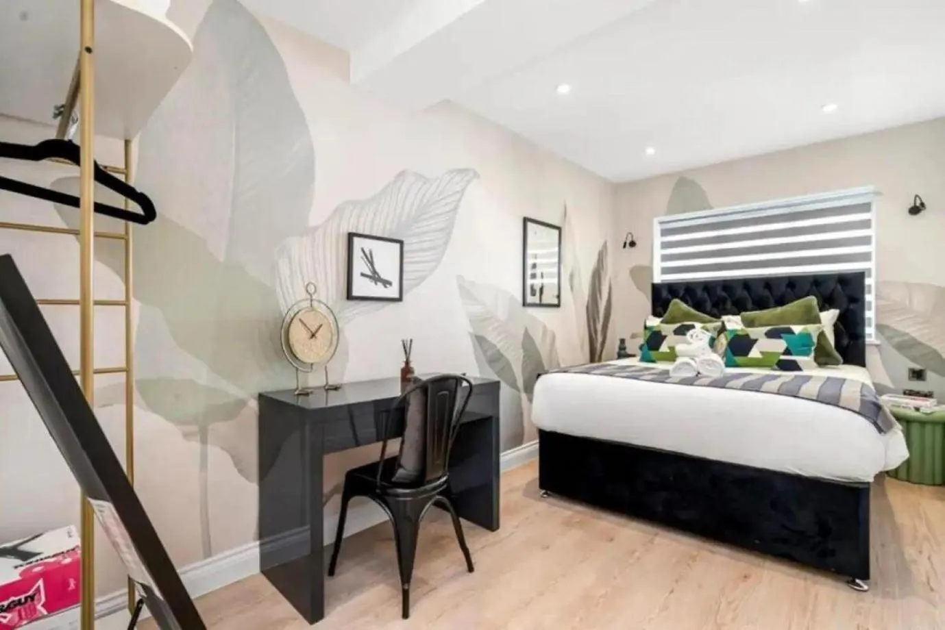 Flat - Sleeps 3 - Links To Central Ldn & Airport Cowley  Appartement Cowley (Greater London)