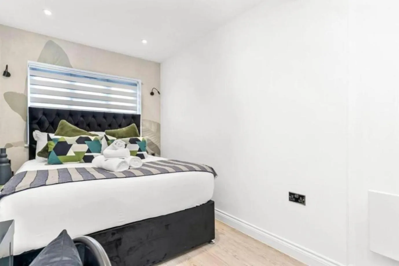 Flat - Sleeps 3 - Links To Central Ldn & Airport Cowley
